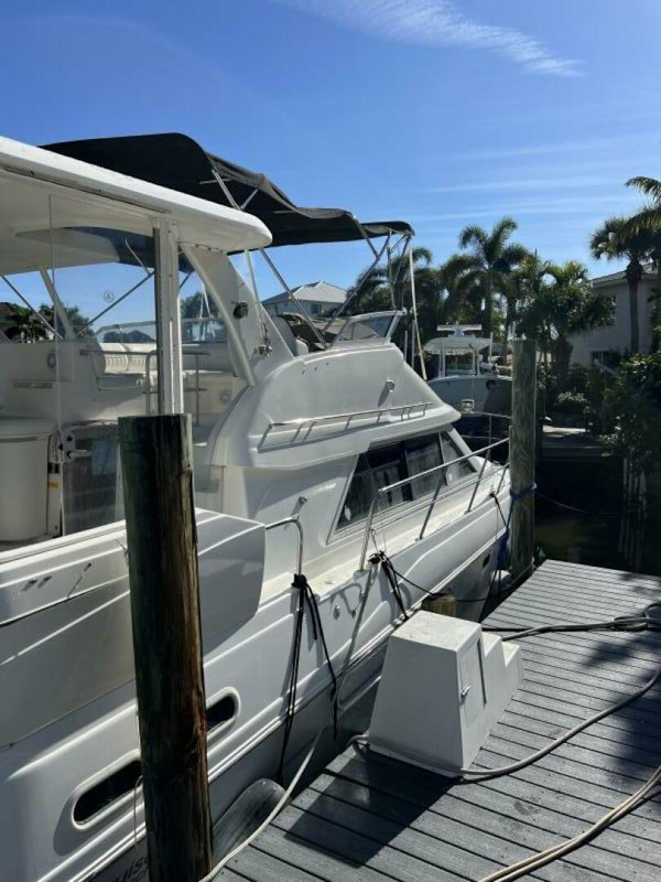 Cruisers Yachts 2004 -Sarasota-Florida-United States-5869603