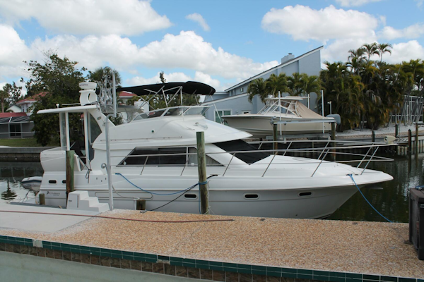 Cruisers Yachts 2004 -Sarasota-Florida-United States-5967481