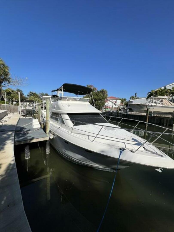 Cruisers Yachts 2004 -Sarasota-Florida-United States-5869605