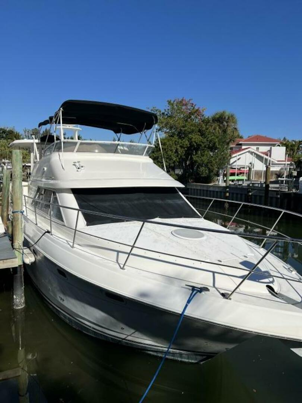 Cruisers Yachts 2004 -Sarasota-Florida-United States-5869604