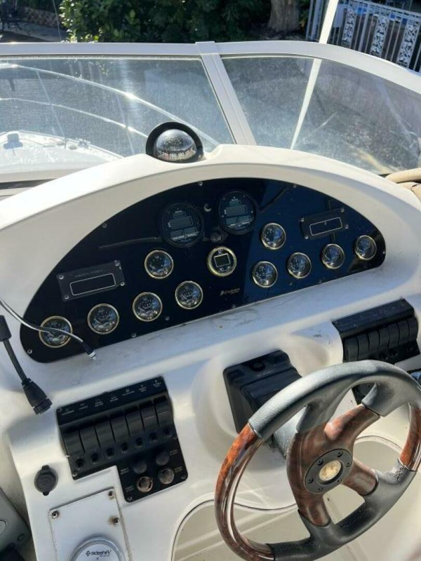 Cruisers Yachts 2004 -Sarasota-Florida-United States-5869574