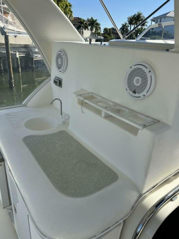 Cruisers Yachts 2004 -Sarasota-Florida-United States-5869578