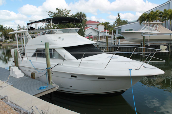 Cruisers Yachts 2004 -Sarasota-Florida-United States-5967482