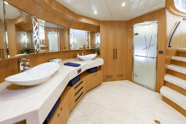 Johnson-93 Flybridge 2017-FITFO Fort Lauderdale-Florida-United States-93Johnson2017_453-5873100