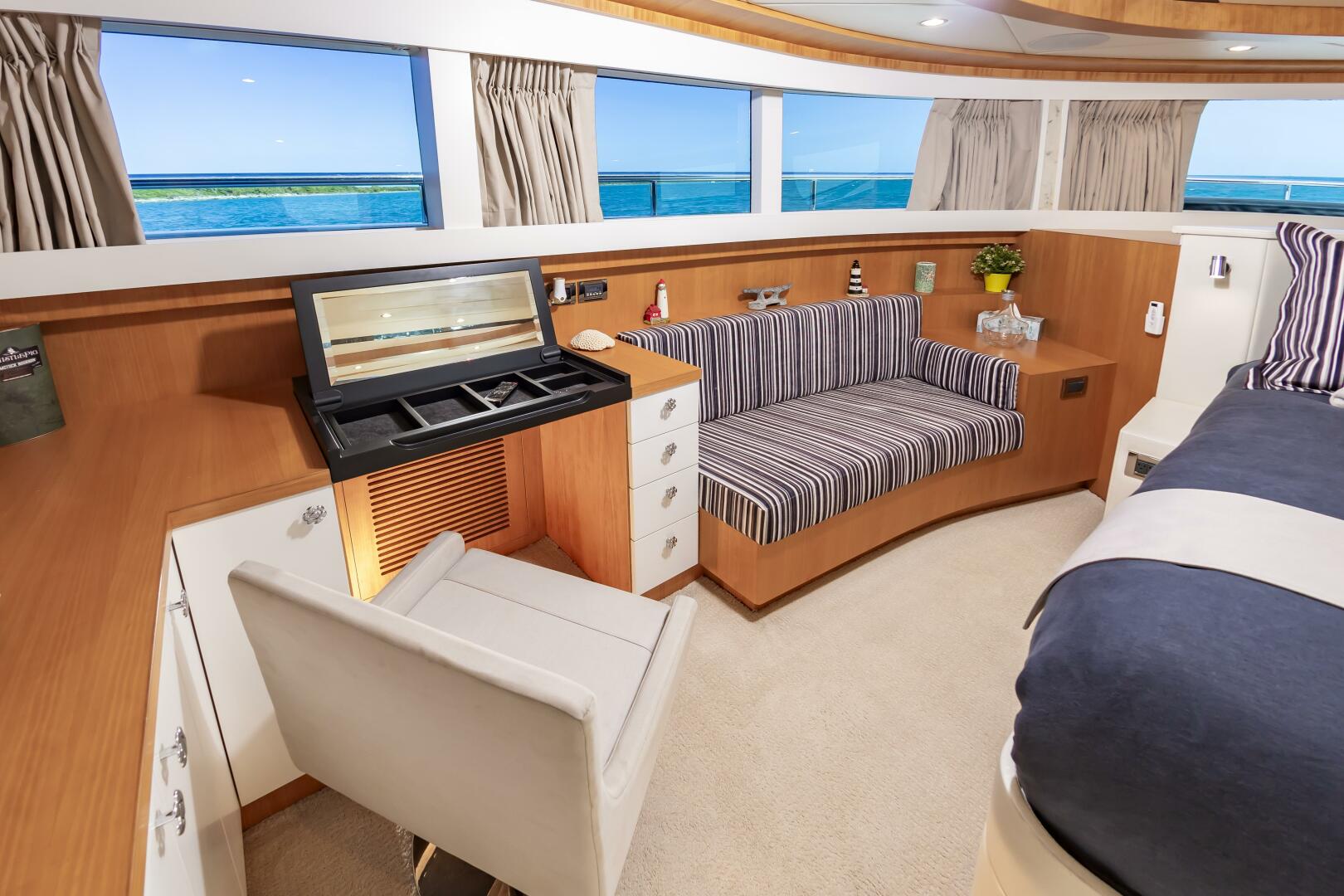 Johnson-93 Flybridge 2017-FITFO Fort Lauderdale-Florida-United States-93Johnson2017_447-5873094 | Thumbnail
