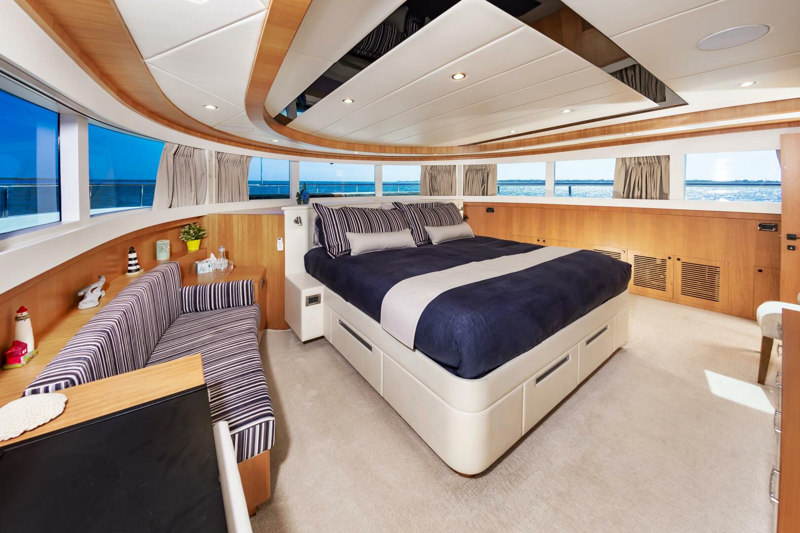 Johnson-93 Flybridge 2017-FITFO Fort Lauderdale-Florida-United States-93Johnson2017_446-5873093 | Thumbnail
