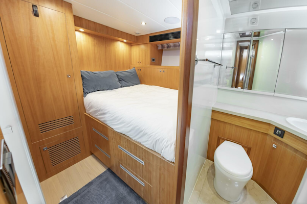 Johnson-93 Flybridge 2017-FITFO Fort Lauderdale-Florida-United States-93Johnson2017_499-5873146