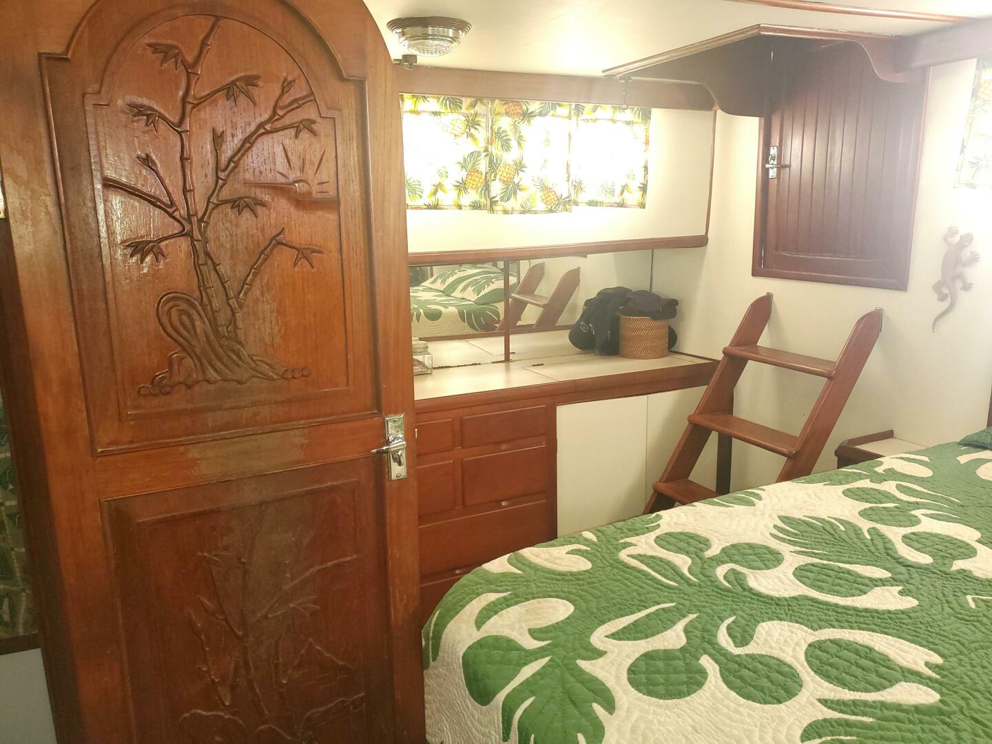CHB-SEDAN-AFT CABIN 1981-KONA STAR Honolulu-Hawaii-United States-5881974 | Thumbnail