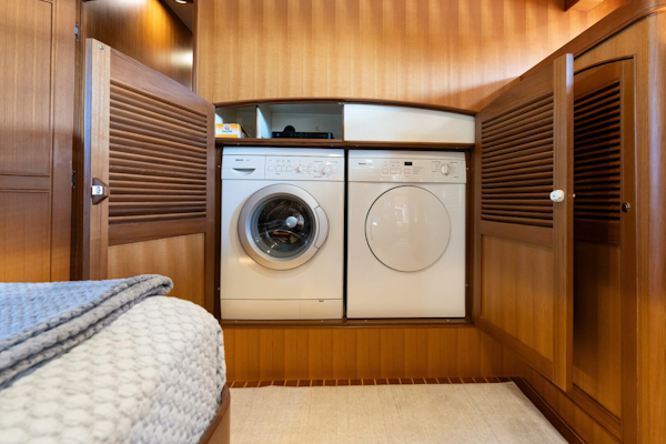 Marlow-72 E-CB 2007-GRIFFIN Annapolis-Maryland-United States-Marlow 72 GRIFFIN  Washer and Dryer-5879180