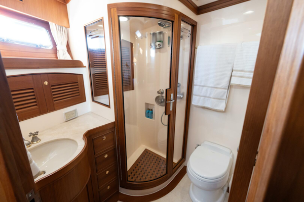 Marlow-72 E-CB 2007-GRIFFIN Annapolis-Maryland-United States-Marlow 72 GRIFFIN  VIP Guest Stateroom Ensuite Head-5879164