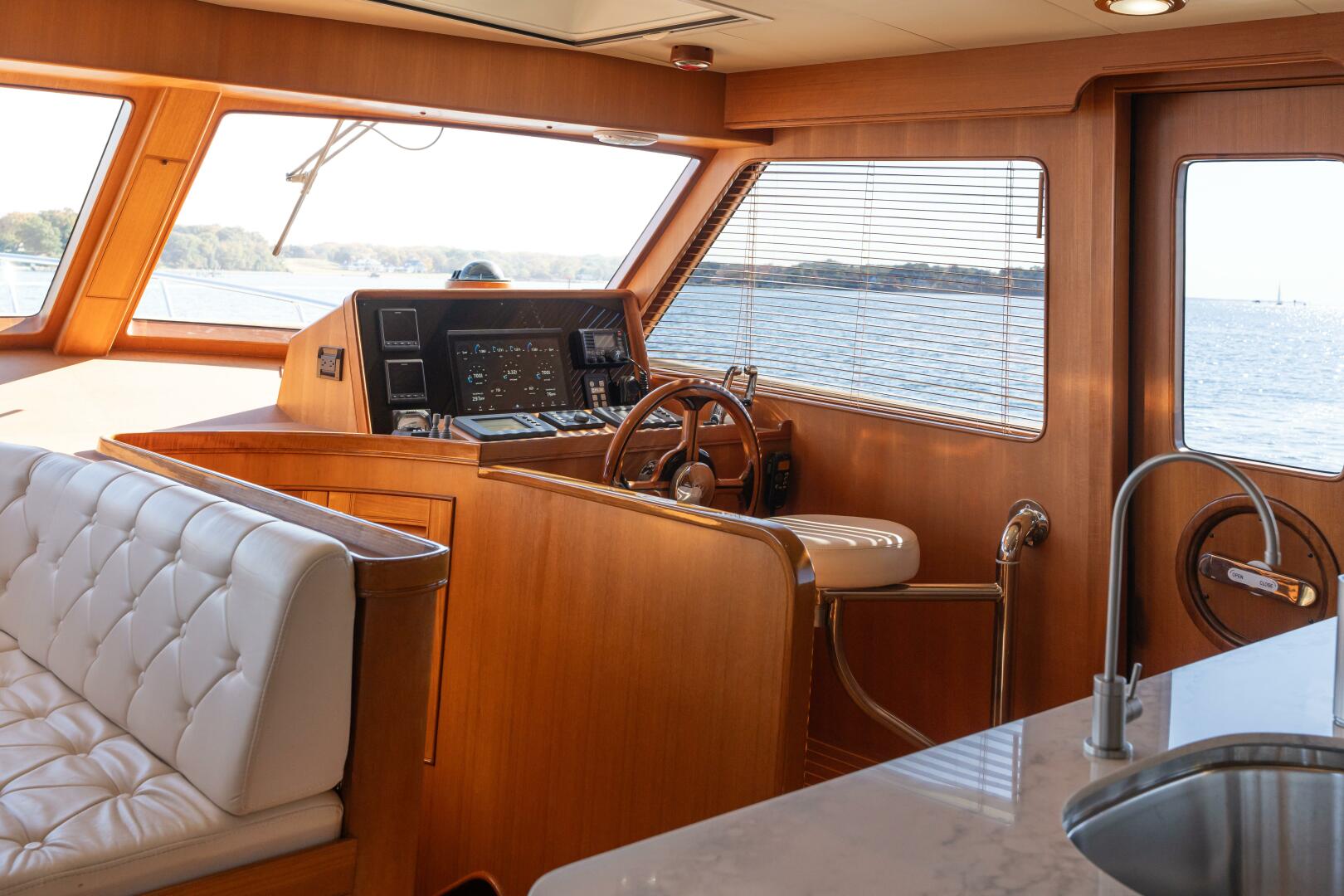 Marlow-72 E-CB 2007-GRIFFIN Annapolis-Maryland-United States-Marlow 72 GRIFFIN  Dining Helm Station-5879120 | Thumbnail