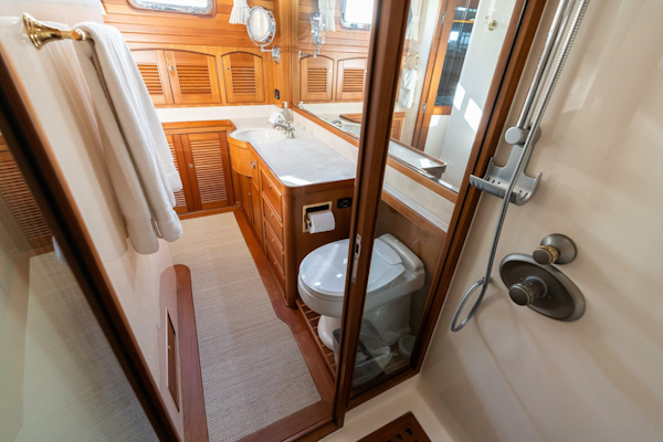 Marlow-72 E-CB 2007-GRIFFIN Annapolis-Maryland-United States-Marlow 72 GRIFFIN  Master Stateroom Ensuite Head-5879187