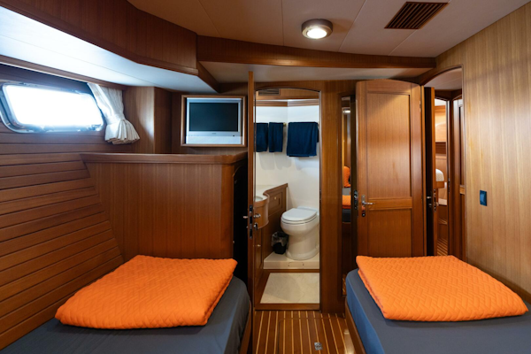 Marlow-72 E-CB 2007-GRIFFIN Annapolis-Maryland-United States-Marlow 72 GRIFFIN  Guest Stateroom Port-5879148