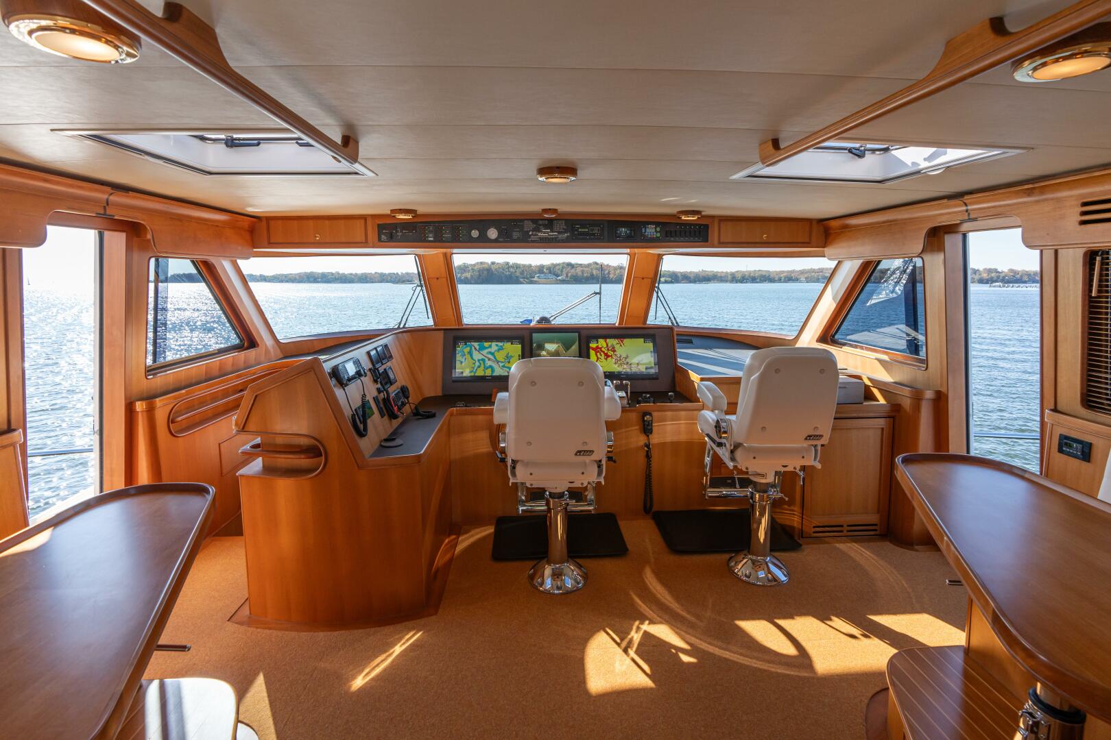 Marlow-72 E-CB 2007-GRIFFIN Annapolis-Maryland-United States-Marlow 72 GRIFFIN  Command Bridge Helm-5879086 | Thumbnail