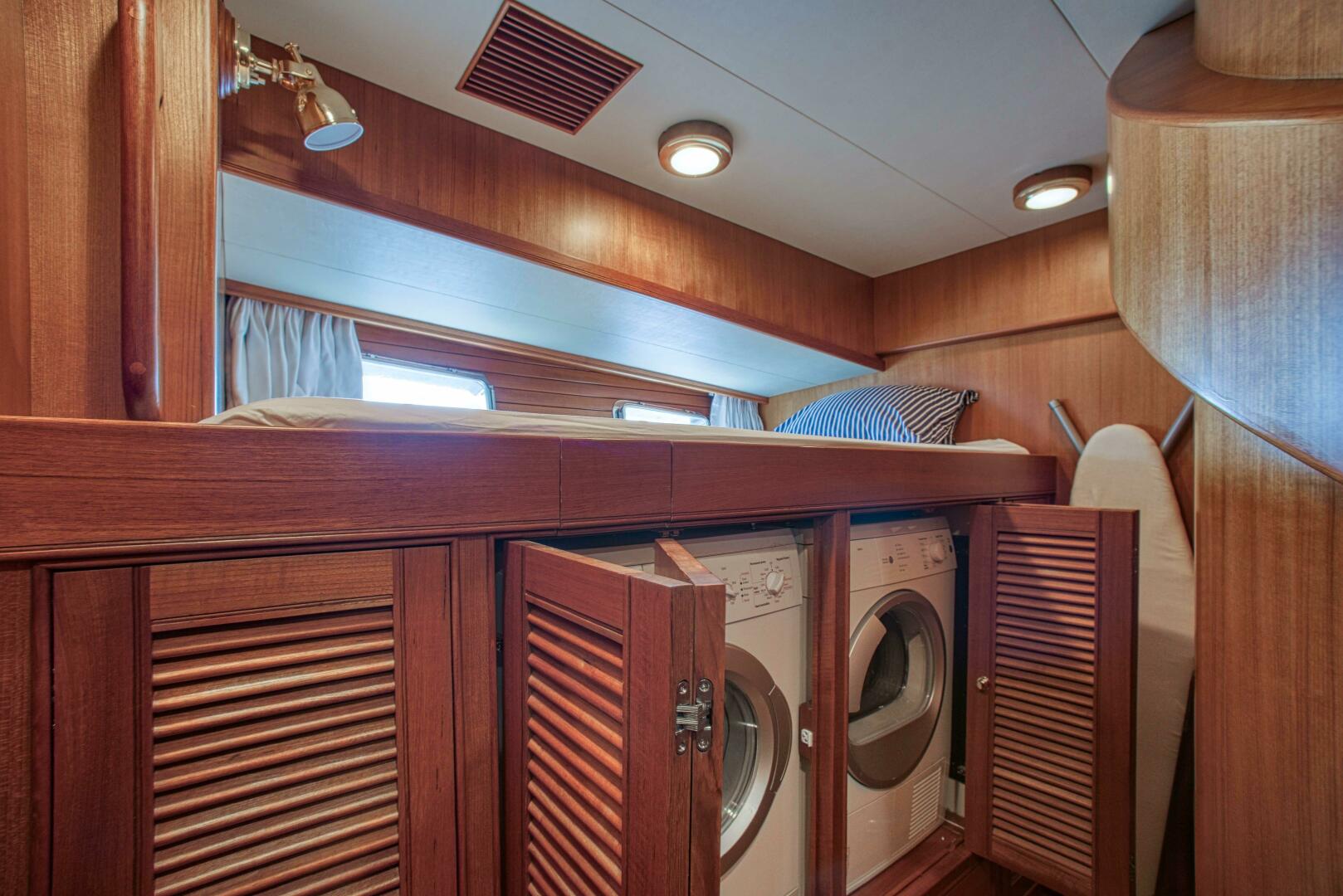 Marlow-Explorer 2009-GOOD ANSWER Key Largo-Florida-United States-Laundry-5882507 | Thumbnail