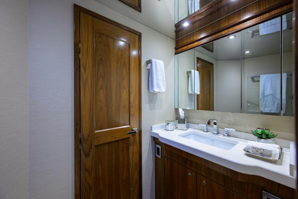 Viking-92 Enclosed Bridge 2017-SPECULATOR Palm Beach -Florida-United States-Viking  92 SPECULATOR  VIP Guest Stateroom Ensuite Head-5888620