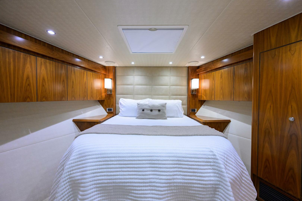 Viking-92 Enclosed Bridge 2017-SPECULATOR Palm Beach -Florida-United States-Viking  92 SPECULATOR  VIP Guest Stateroom-5888616