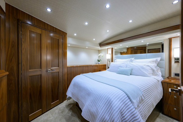 Viking-92 Enclosed Bridge 2017-SPECULATOR Palm Beach -Florida-United States-Viking  92 SPECULATOR  Guest Stateroom-5888622