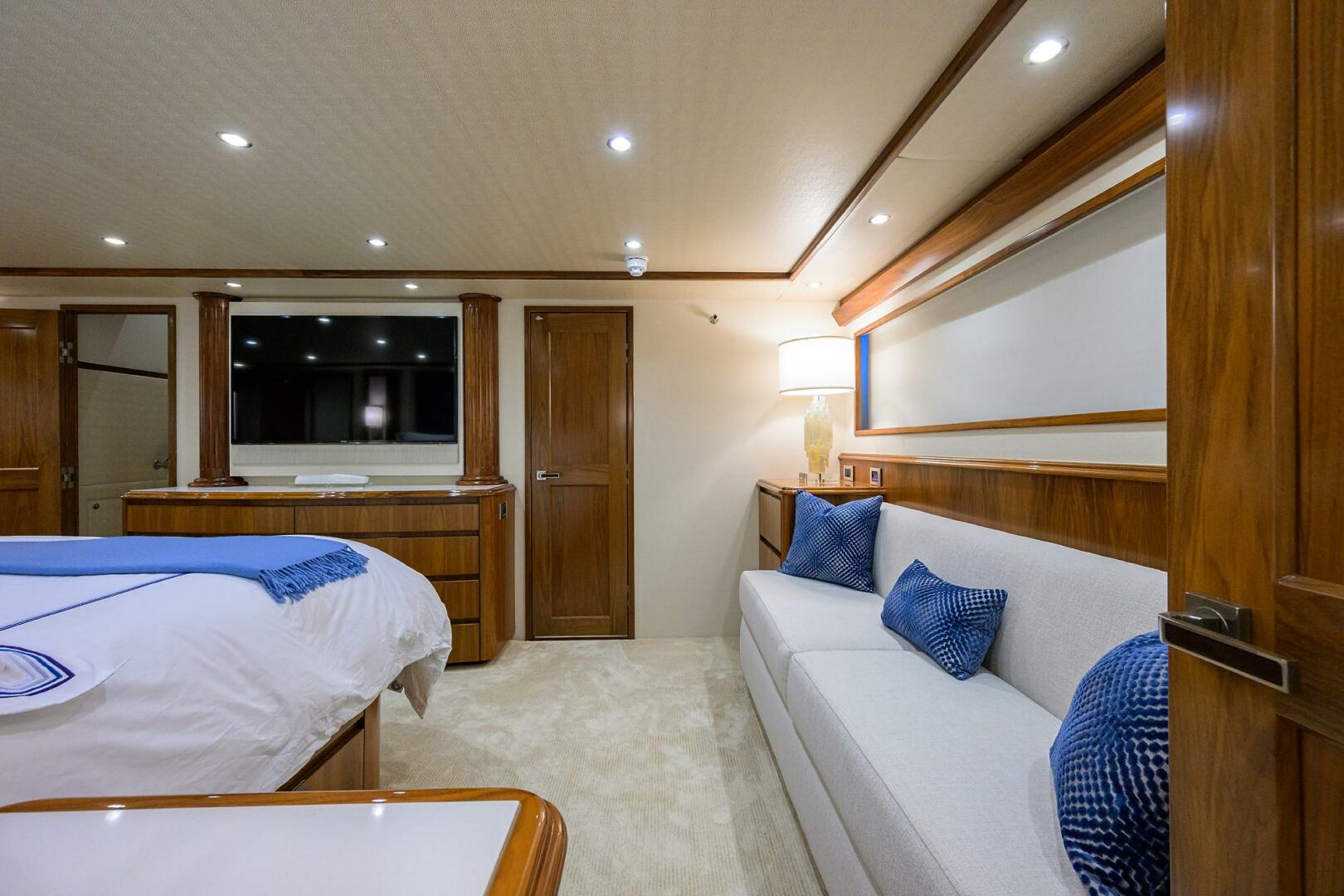 Viking-92 Enclosed Bridge 2017-SPECULATOR Palm Beach -Florida-United States-Viking  92 SPECULATOR  Master Stateroom-5888609 | Thumbnail