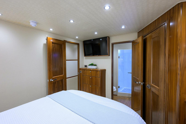 Viking-92 Enclosed Bridge 2017-SPECULATOR Palm Beach -Florida-United States-Viking  92 SPECULATOR  Guest Stateroom-5888624