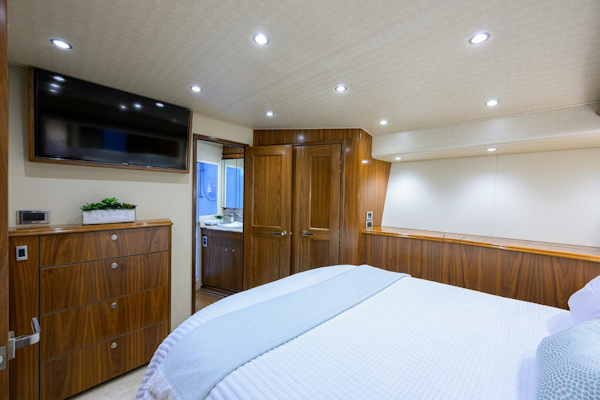 Viking-92 Enclosed Bridge 2017-SPECULATOR Palm Beach -Florida-United States-Viking  92 SPECULATOR  Guest Stateroom-5888623