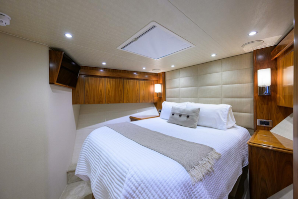 Viking-92 Enclosed Bridge 2017-SPECULATOR Palm Beach -Florida-United States-Viking  92 SPECULATOR  VIP Guest Stateroom-5888617