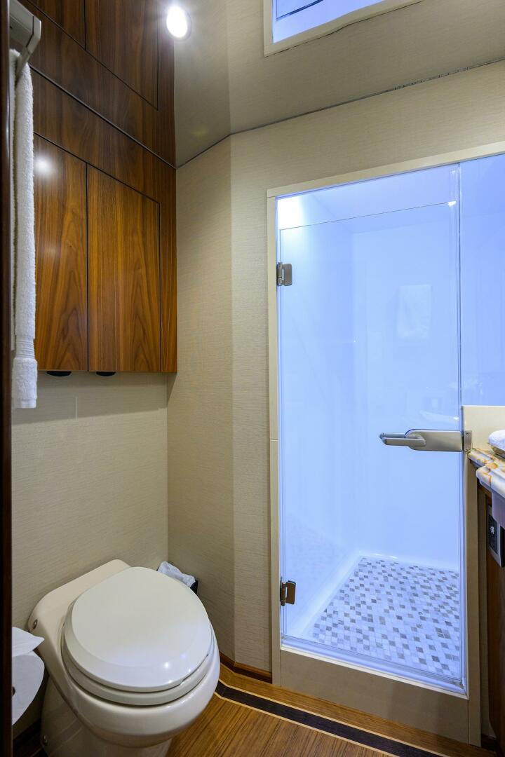 Viking-92 Enclosed Bridge 2017-SPECULATOR Palm Beach -Florida-United States-Viking  92 SPECULATOR  Guest Stateroom Ensuite Head-5888627 | Thumbnail