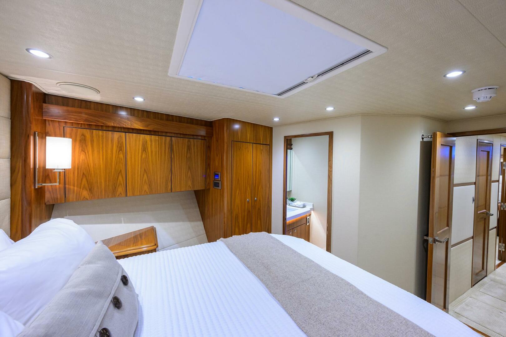Viking-92 Enclosed Bridge 2017-SPECULATOR Palm Beach -Florida-United States-Viking  92 SPECULATOR  VIP Guest Stateroom-5888618 | Thumbnail