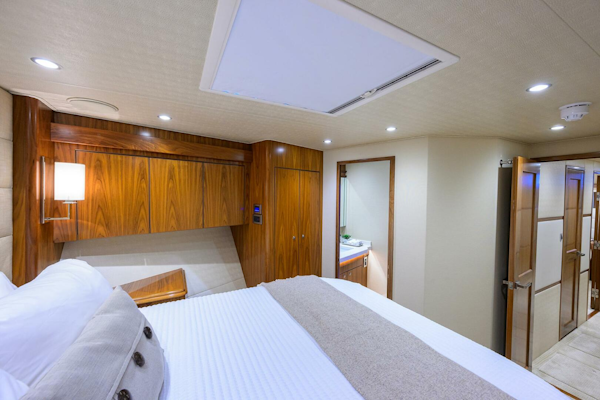 Viking-92 Enclosed Bridge 2017-SPECULATOR Palm Beach -Florida-United States-Viking  92 SPECULATOR  VIP Guest Stateroom-5888618