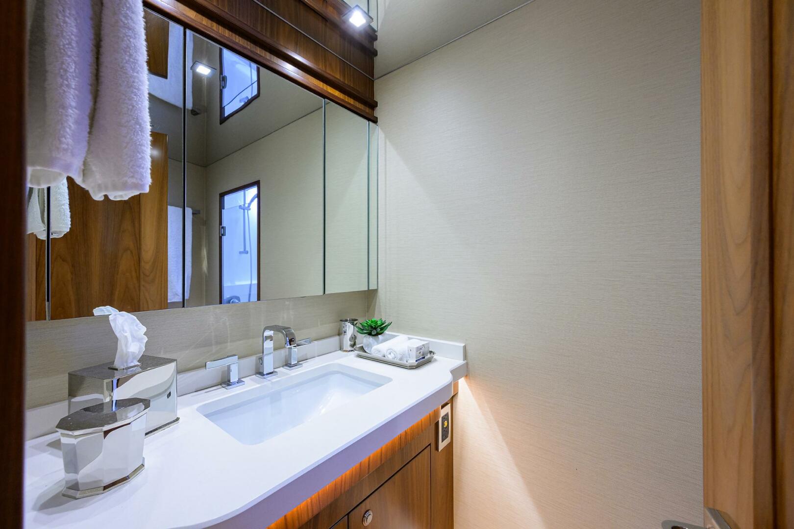 Viking-92 Enclosed Bridge 2017-SPECULATOR Palm Beach -Florida-United States-Viking  92 SPECULATOR  VIP Guest Stateroom Ensuite Head-5888619 | Thumbnail