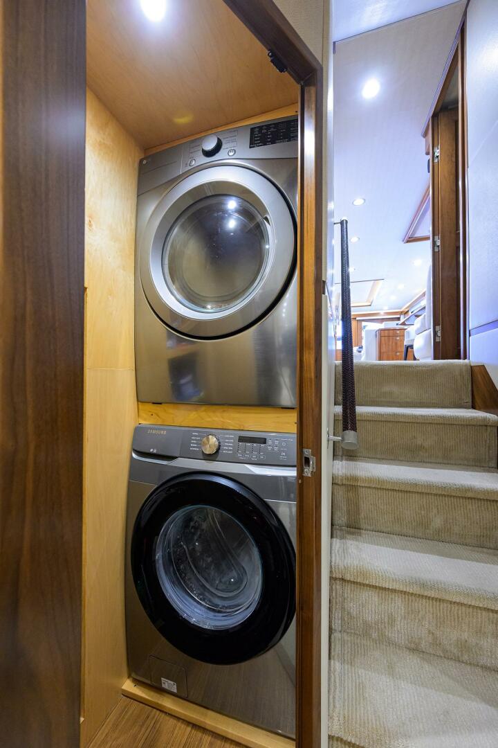 Viking-92 Enclosed Bridge 2017-SPECULATOR Palm Beach -Florida-United States-Viking  92 SPECULATOR  Washer and Dryer-5888605 | Thumbnail