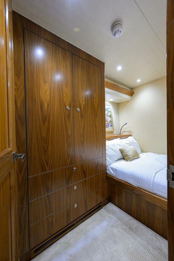 Viking-92 Enclosed Bridge 2017-SPECULATOR Palm Beach -Florida-United States-Viking  92 SPECULATOR  Guest Stateroom Midship Port-5888633