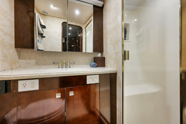Ocean-73 Super Sport 2005-UNCONQUERED Riviera Beach-Florida-United States-Ocean 73 UNCONQUERED  Guest Head-5892493