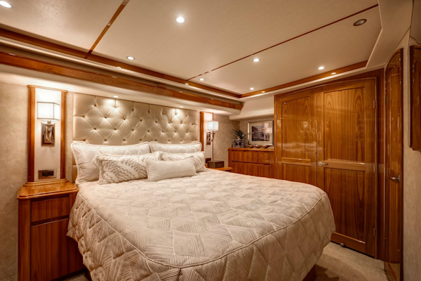Viking-70 Convertible 2015-Pipe Dreamer Palm Beach-Florida-United States-Viking 70 Convertible  Stateroom, walkaround berth-5894338