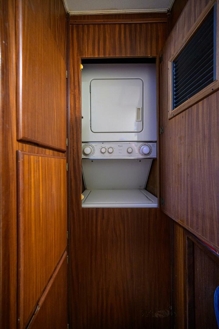 Hatteras-63 Motor Yacht 1987-Phantom Jupiter-Florida-United States-Hatteras 63  Phantom  Washer/Dryer-5908829 | Thumbnail