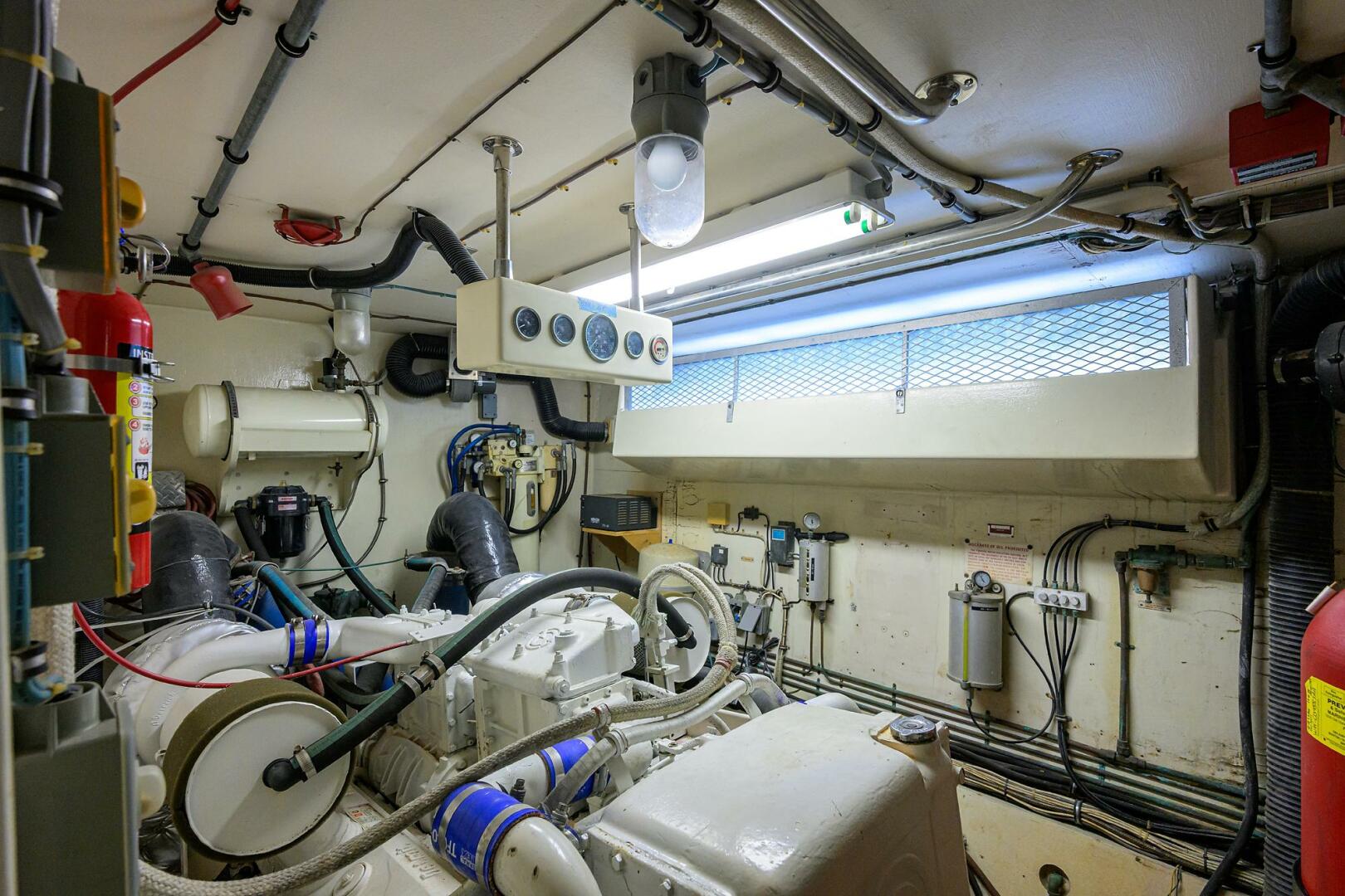 Hatteras-63 Motor Yacht 1987-Phantom Jupiter-Florida-United States-Hatteras 63  Phantom  Engine Room-5908846 | Thumbnail