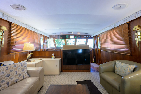 Hatteras-63 Motor Yacht 1987-Phantom Jupiter-Florida-United States-Hatteras 63  Phantom  Salon Seating and TV-5908794