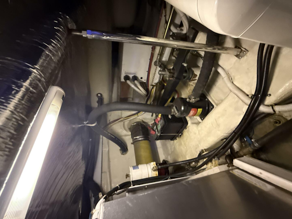 Carver-460 voyager 2004 -LA SALLE-Michigan-United States-5918393