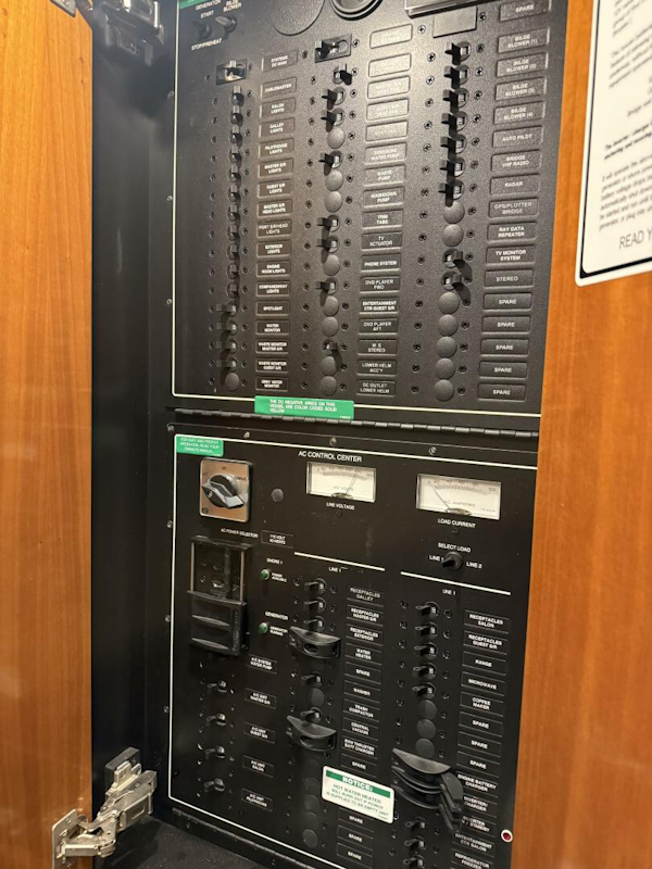 Carver-460 voyager 2004 -LA SALLE-Michigan-United States-5918297