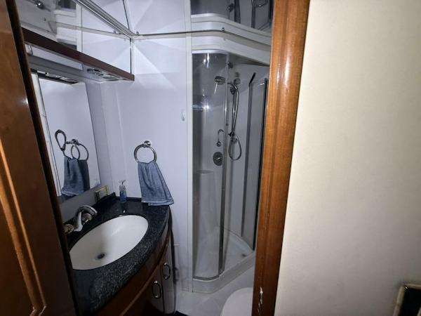 Carver-460 voyager 2004 -LA SALLE-Michigan-United States-5916845