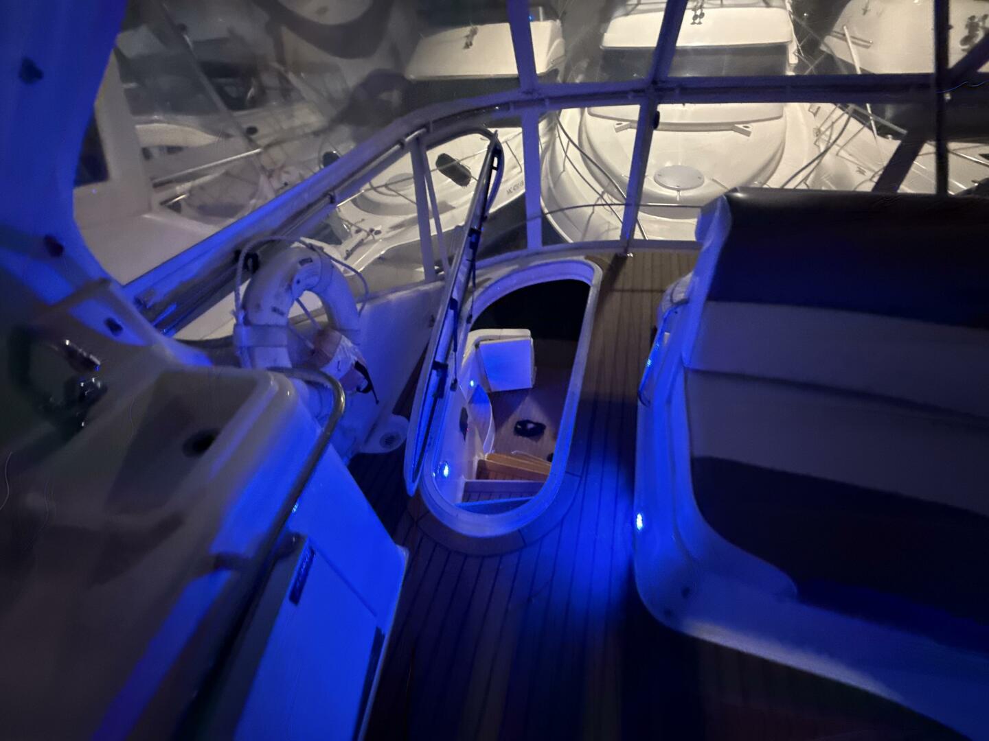 Carver-460 voyager 2004 -LA SALLE-Michigan-United States-5918398 | Thumbnail