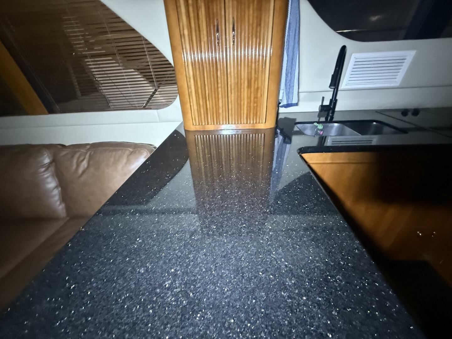 Carver-460 voyager 2004 -LA SALLE-Michigan-United States-5916873 | Thumbnail