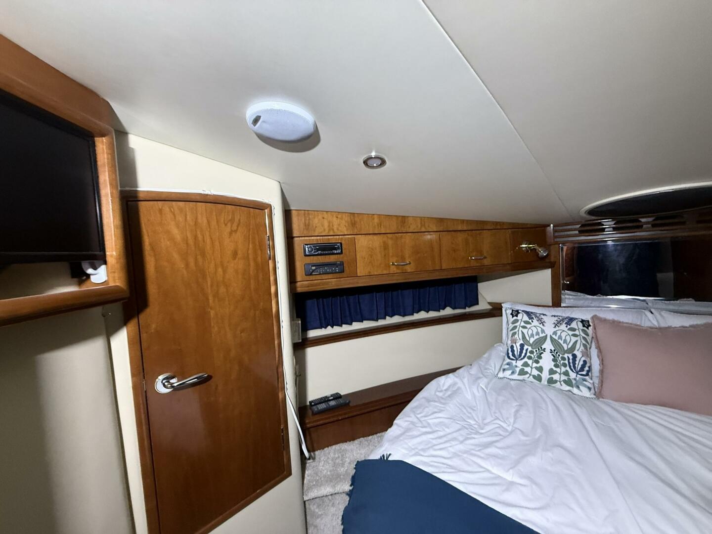 Carver-460 voyager 2004 -LA SALLE-Michigan-United States-5916842 | Thumbnail