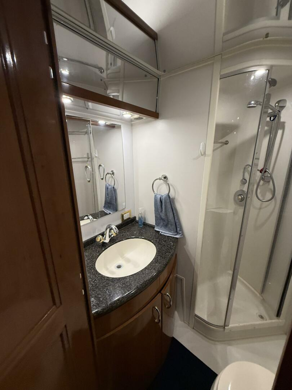 Carver-460 voyager 2004 -LA SALLE-Michigan-United States-5918304