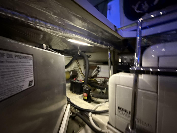 Carver-460 voyager 2004 -LA SALLE-Michigan-United States-5918358