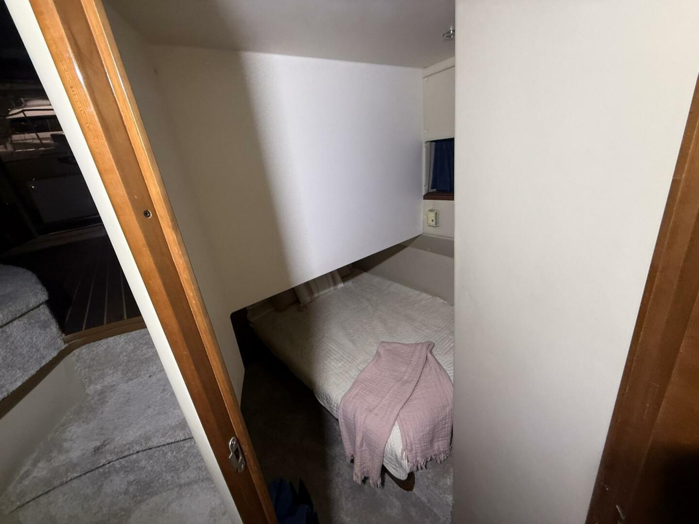 Carver-460 voyager 2004 -LA SALLE-Michigan-United States-GUEST CABIN 1-5916855 | Thumbnail
