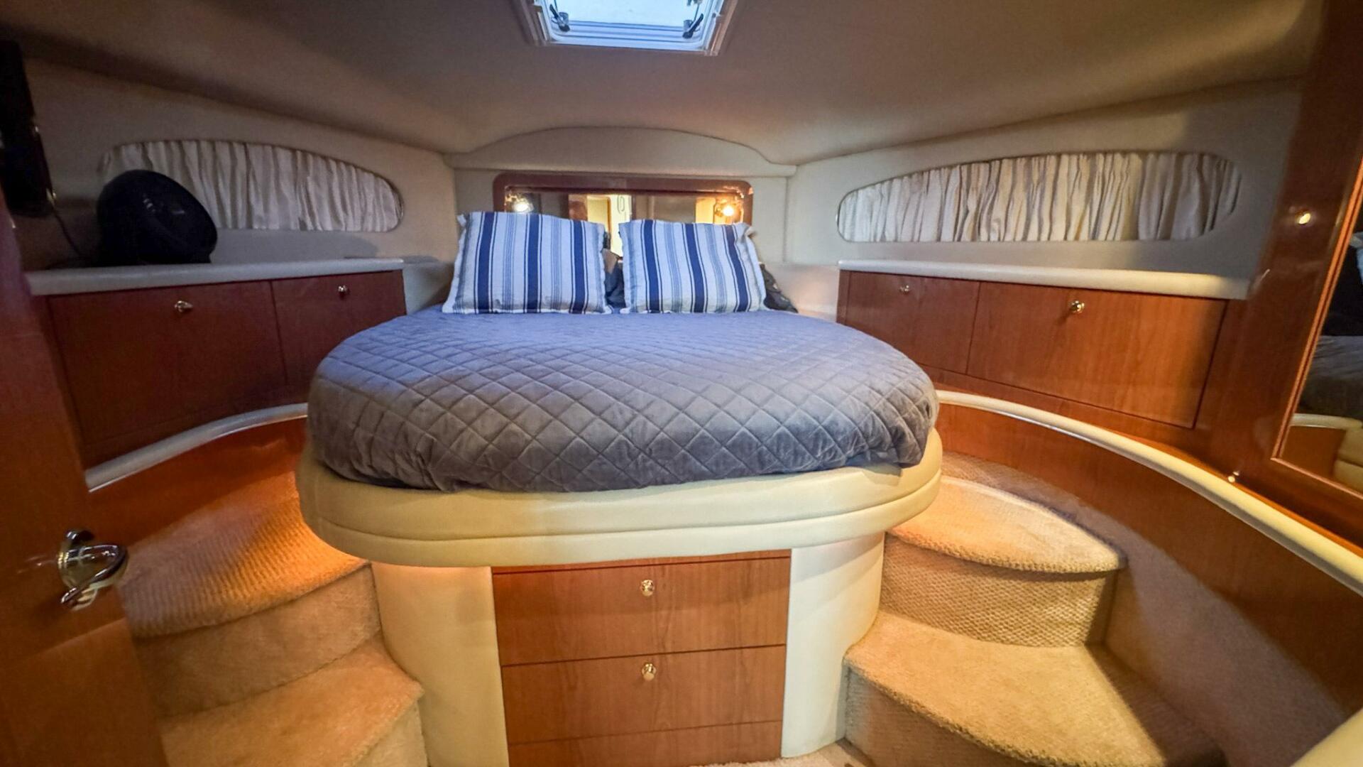 Sea Ray-420 Aft Cabin 2000-Tiny Dancer Englewood-Florida-United States-Forward VIP Stateroom-5936112 | Thumbnail