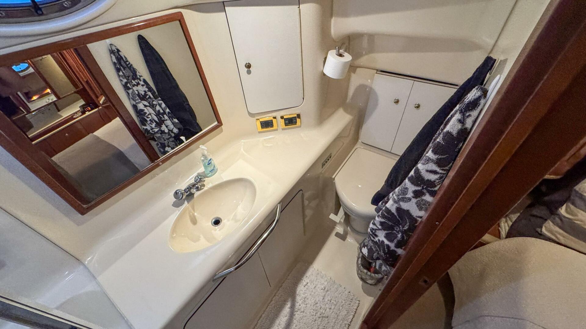 Sea Ray-420 Aft Cabin 2000-Tiny Dancer Englewood-Florida-United States-Aft Ensuite Head-5936104 | Thumbnail