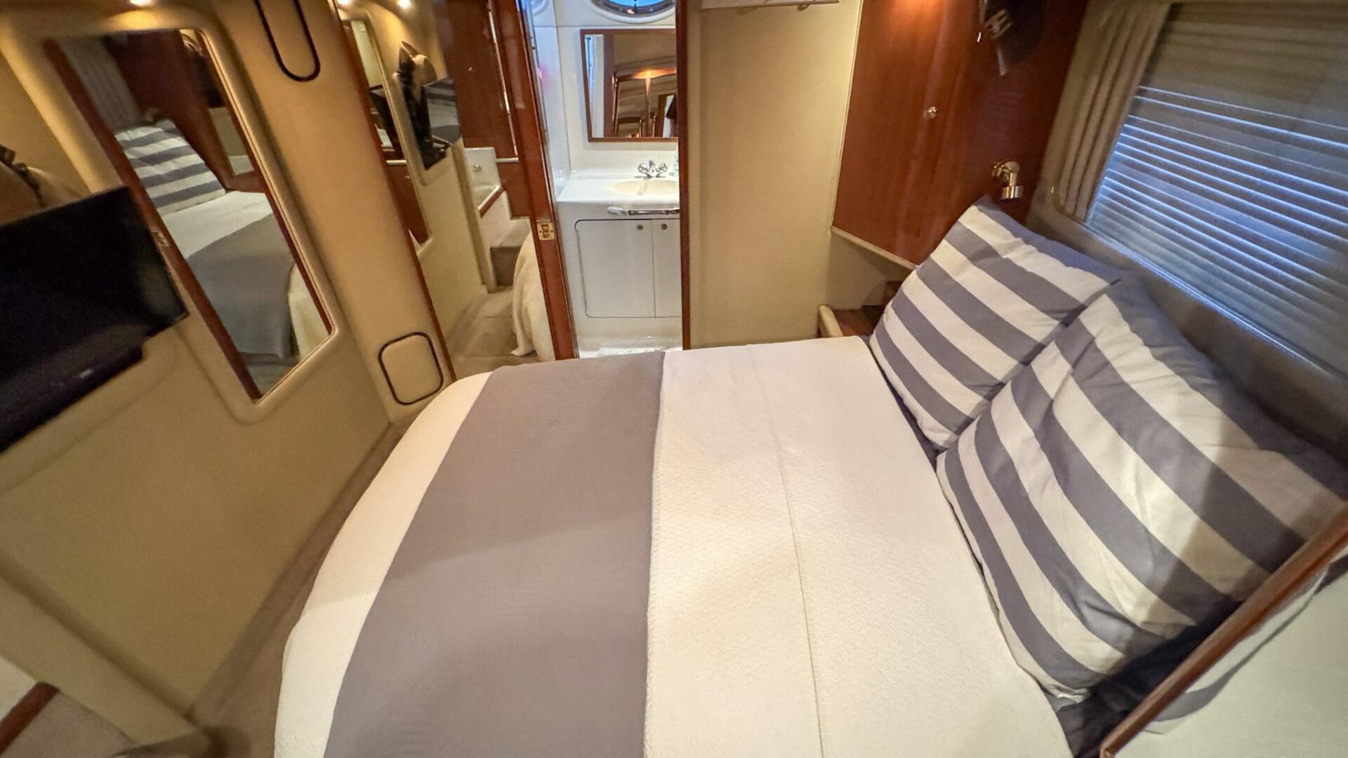 Sea Ray-420 Aft Cabin 2000-Tiny Dancer Englewood-Florida-United States-Aft Primary Stateroom-5936103 | Thumbnail