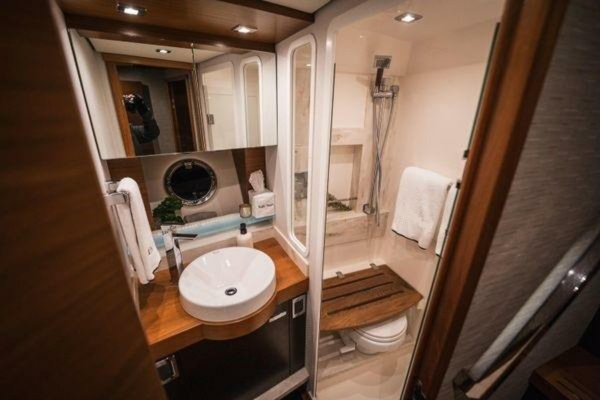 Tiara Yachts-44 Coupe 2016-NO AGENDA Westbrook-Connecticut-United States-Tiara 44 NO AGENDA   Guest Head-5931532